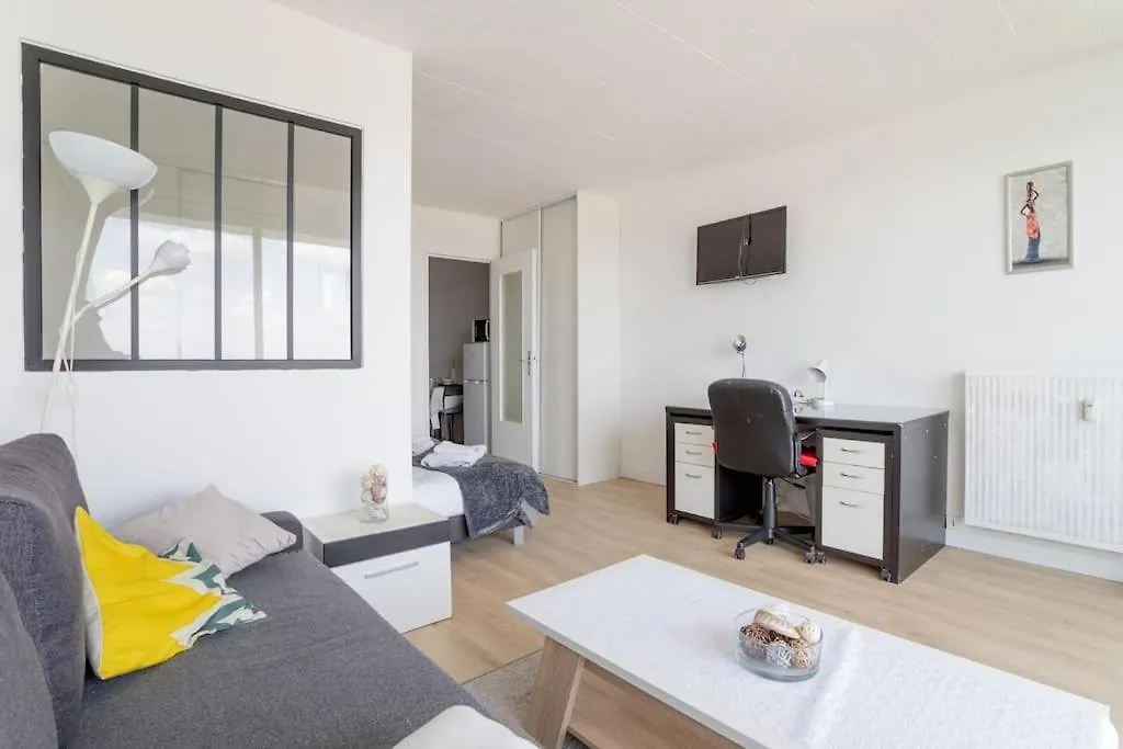 En Hauteur - Appartement Elegant Proche Du Metro Mons-en-Baroeul Apartment