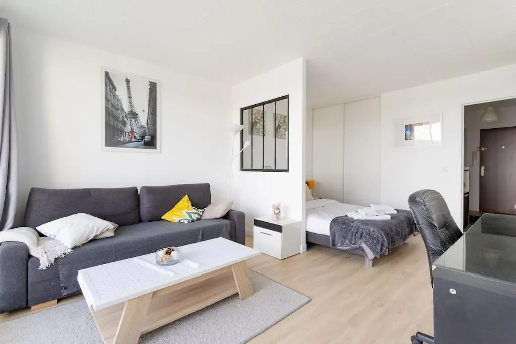 En Hauteur - Appartement Elegant Proche Du Metro Mons-en-Baroeul 0*,  France